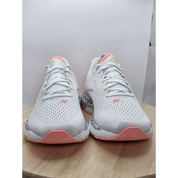 Mens 9.5- New Balance White Fressh Foam 880 Sneakers Atletic W880R13 Size W 11 - Picture 2 of 8